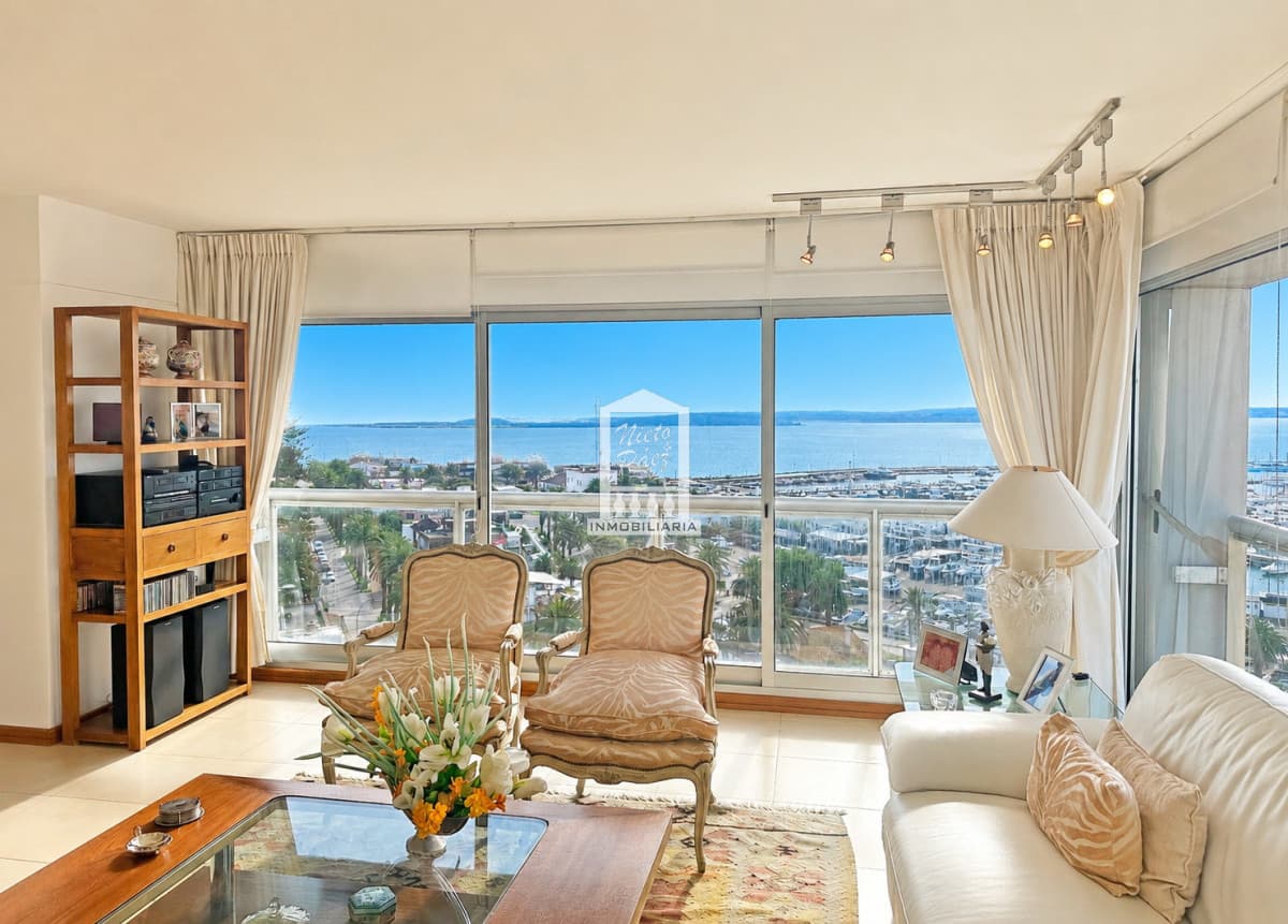 Zona puerto, con toda la vista. 3 dorm. Reciclado