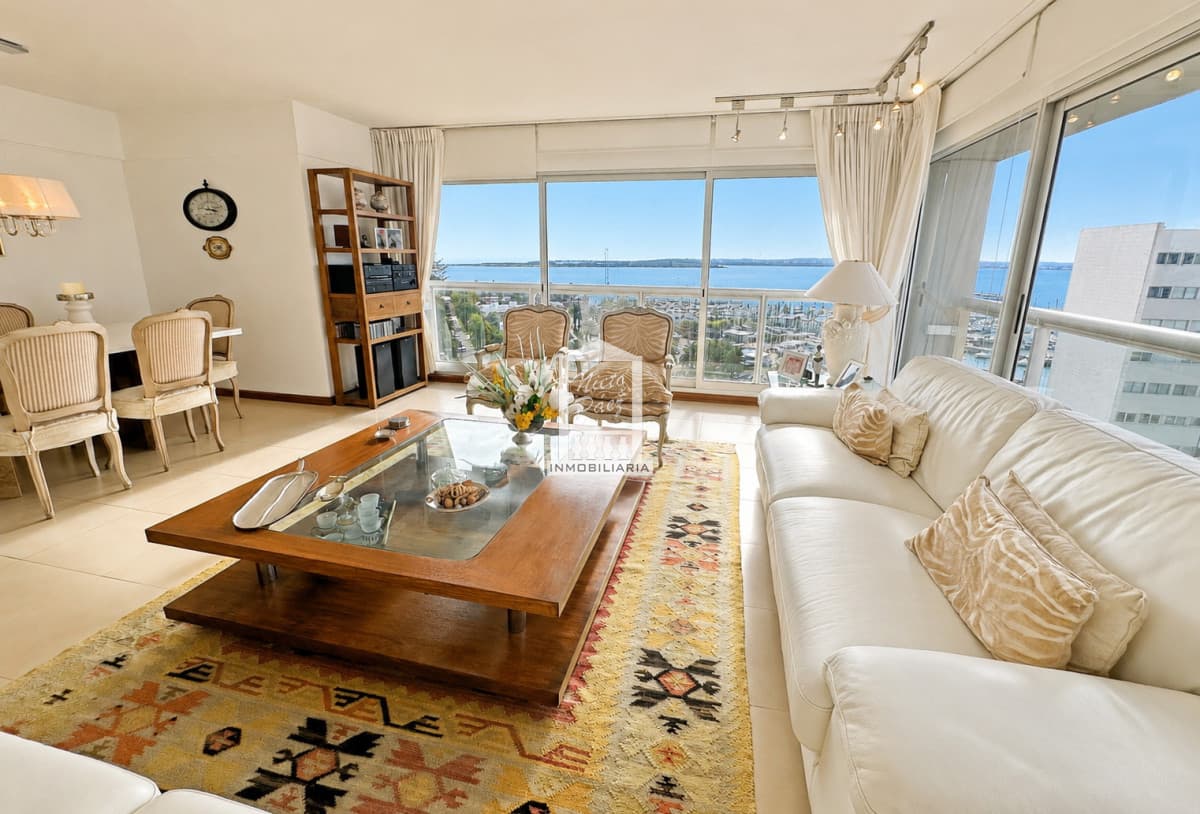 Zona puerto, con toda la vista. 3 dorm. Reciclado