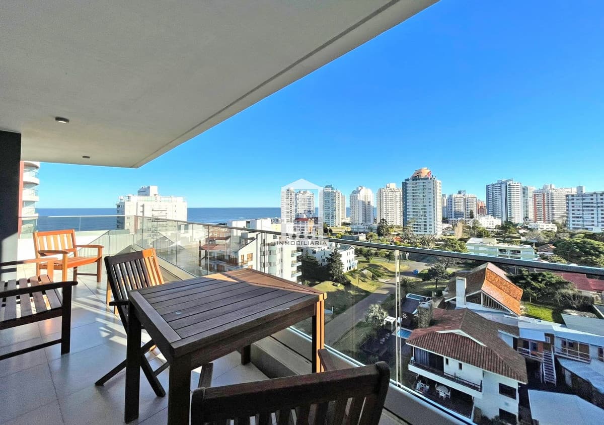 Venta, 2 dorm, Brava, piso alto con vista al mar.
