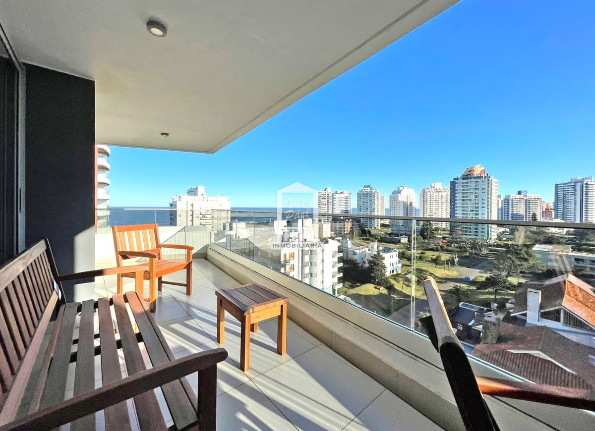 Venta, 2 dorm, Brava, piso alto con vista al mar.