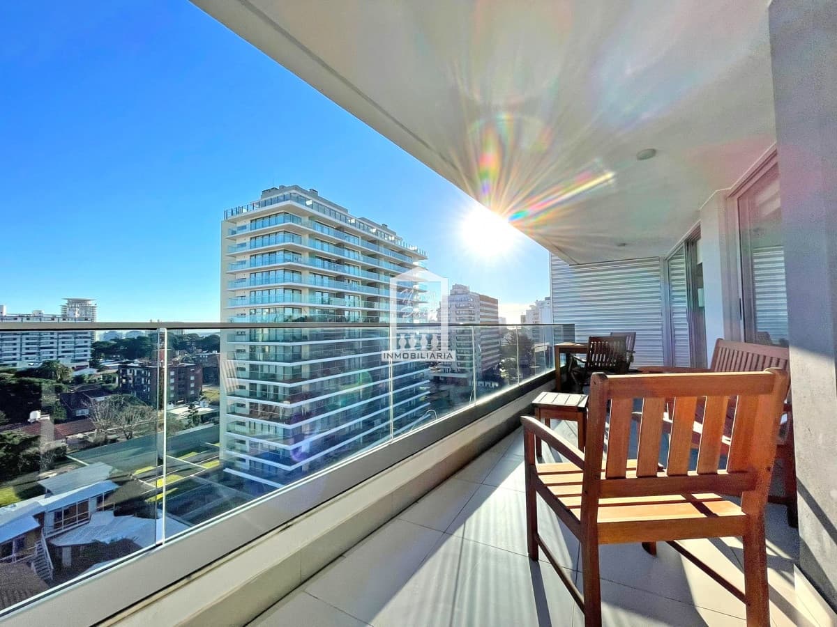 Venta, 2 dorm, Brava, piso alto con vista al mar.