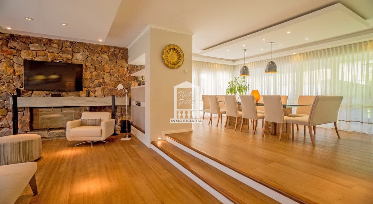 Playa Mansa, 568 m2 construidos. 5 dorm y dependencia, pileta climatizada