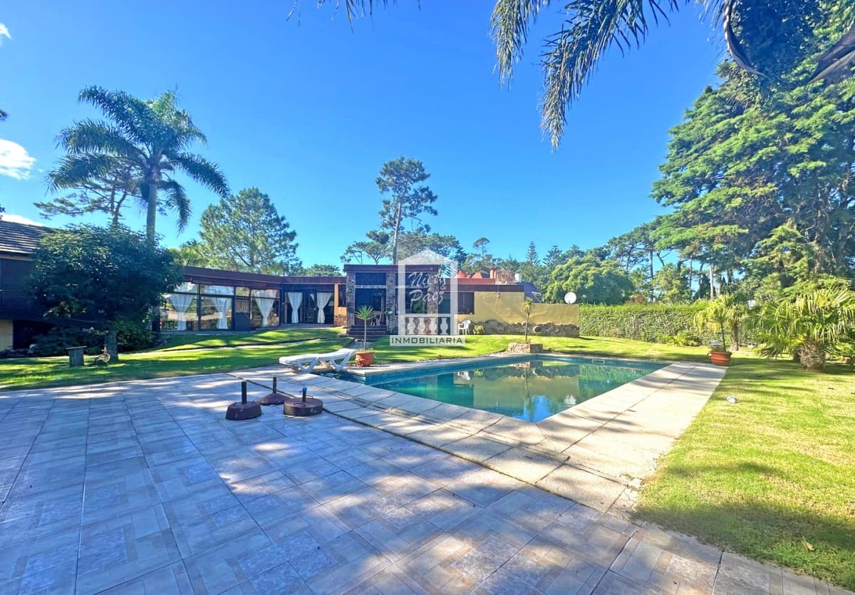 Mansa. Zona paradas, 1.600 m2 de terreno