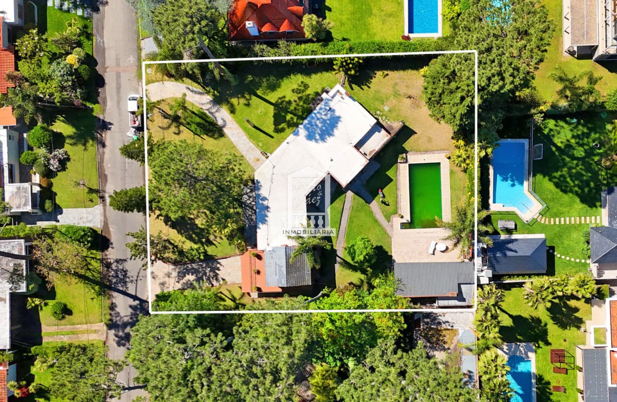 Mansa. Zona paradas, 1.600 m2 de terreno