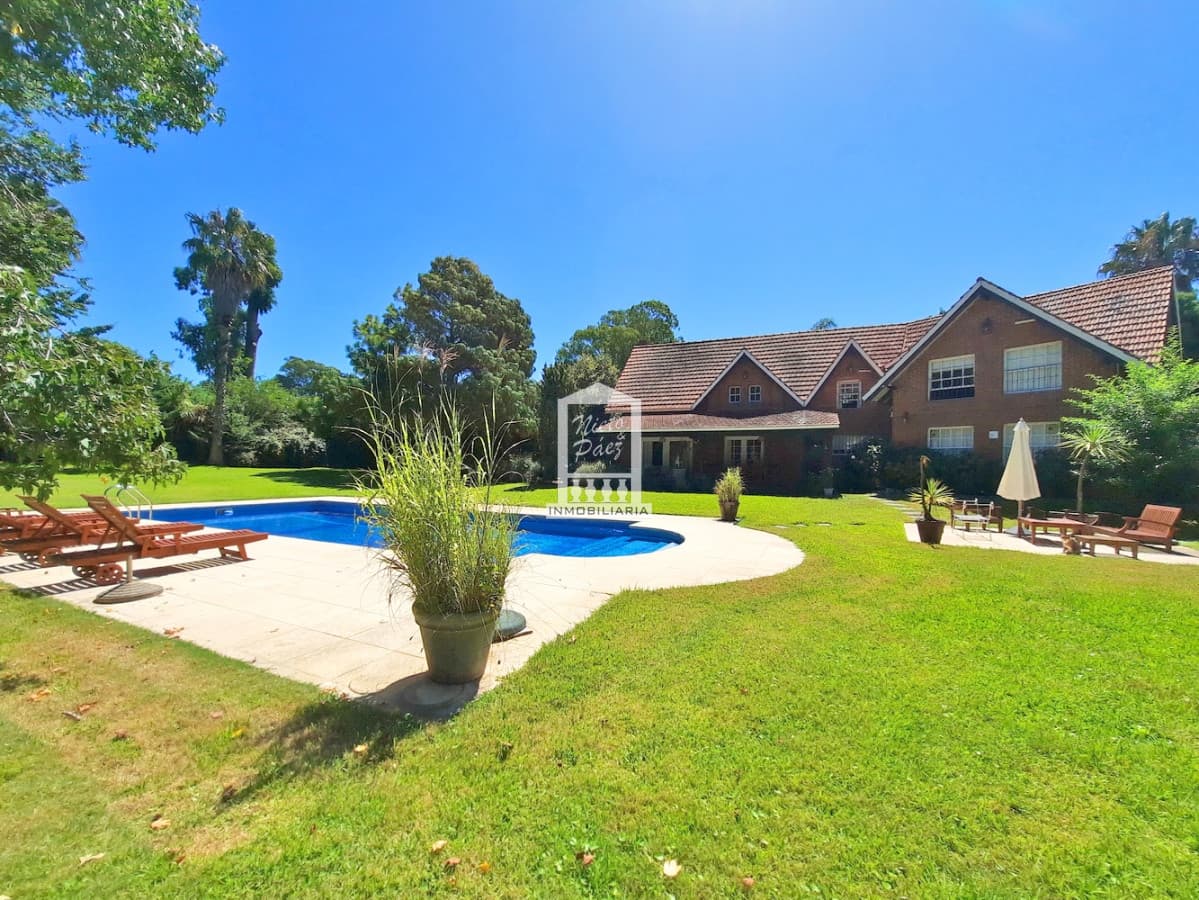 Mansión en el Golf. 684 m2 construidos, piscina climatizada, sauna seco, gimnasio.