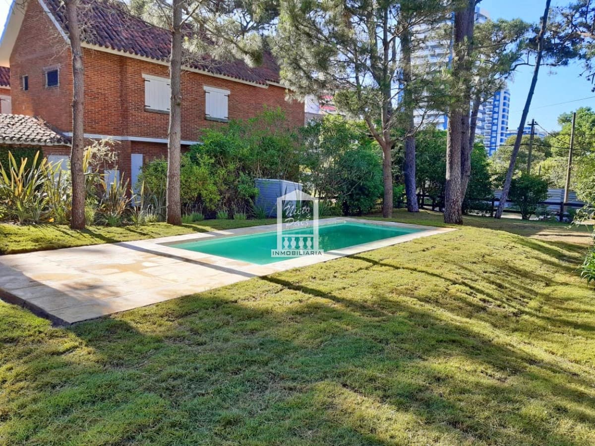 Aidy Grill, cerca de todo. Con piscina y hermoso jardín