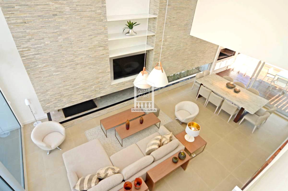 Playa Mansa, Barrio Privado, 4 suites + servicio. Piscina climatizada