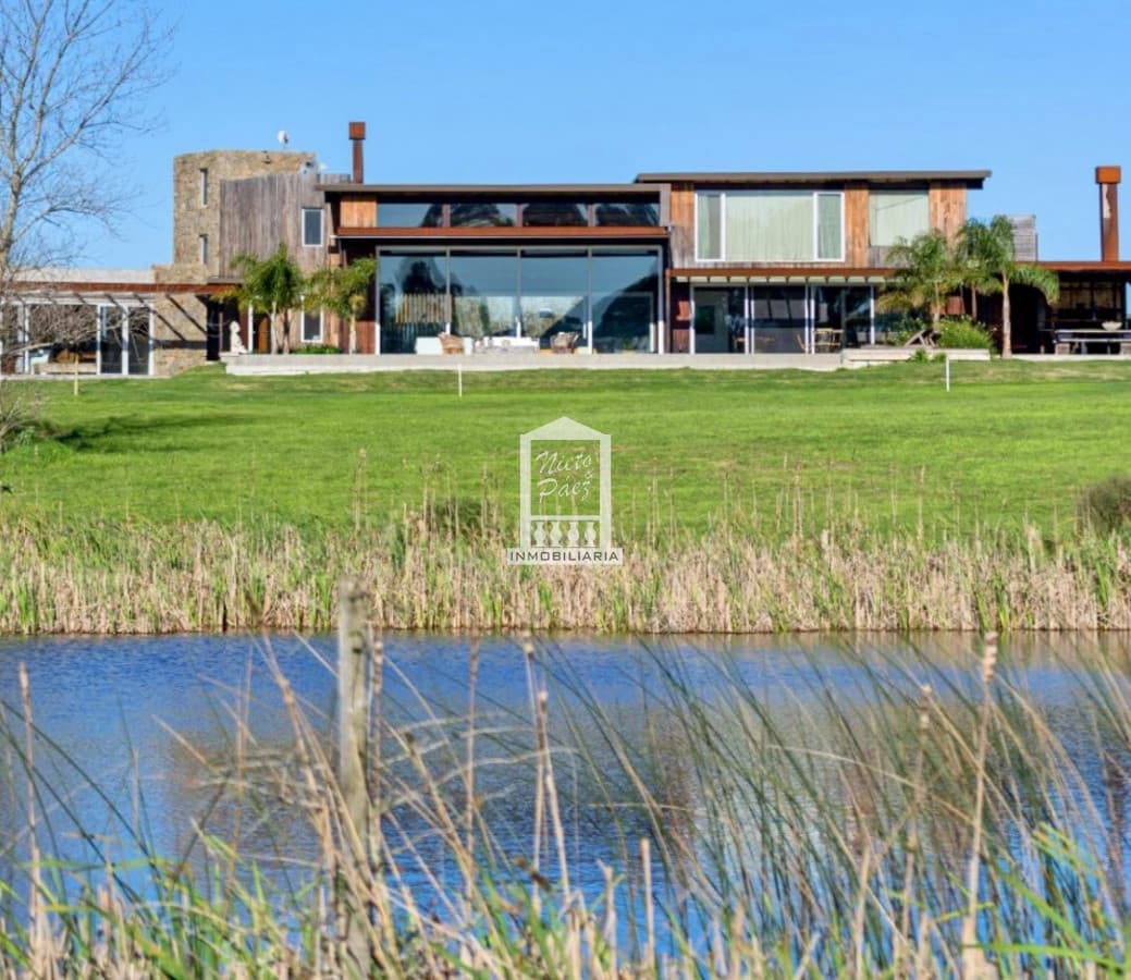 Exclusiva casa de diseño 750 m2 en Pueblo Mío.