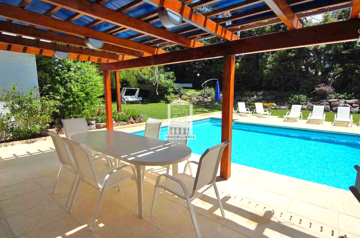 Espectacular residencia en la mansa. 500 m2 construidos.