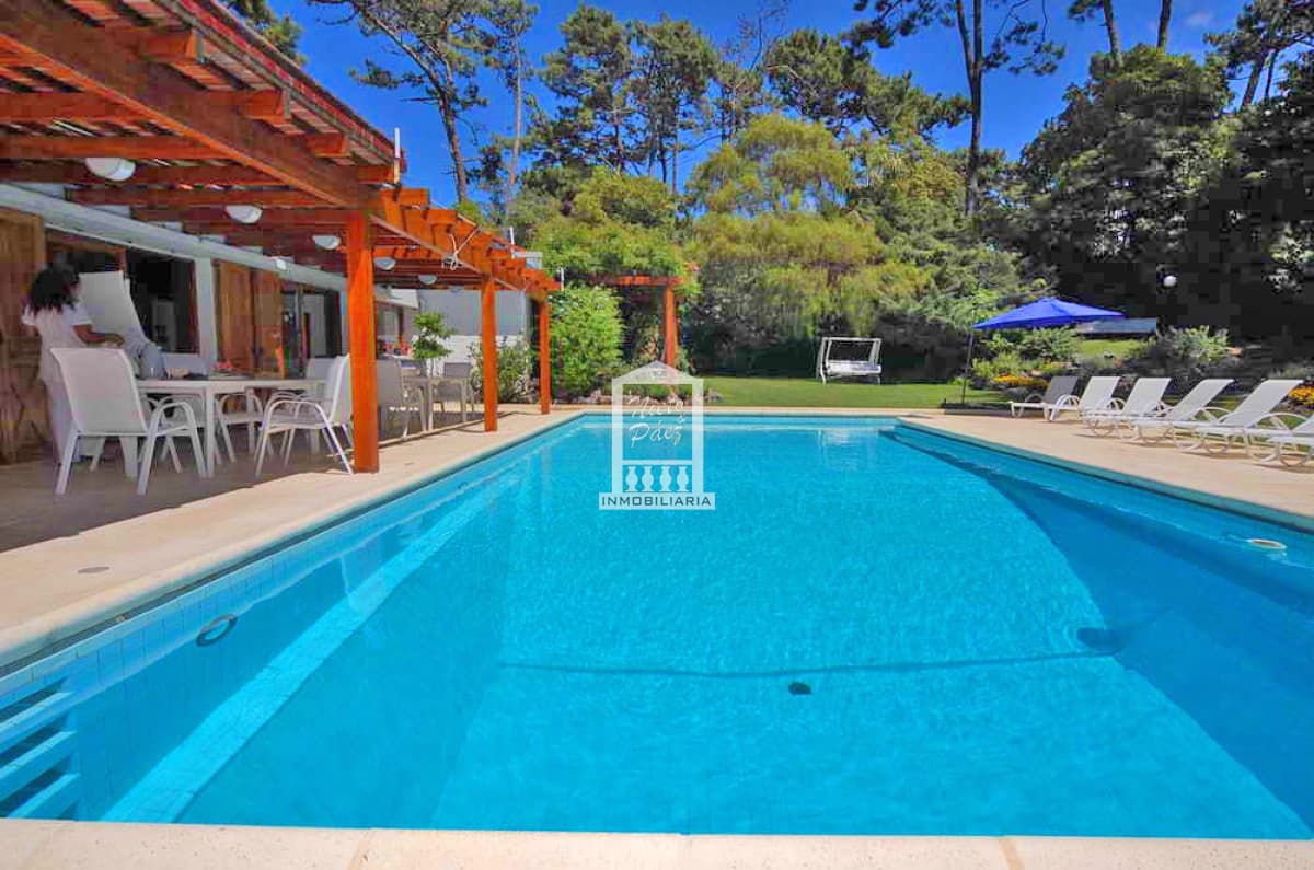 Espectacular residencia en la mansa. 500 m2 construidos.