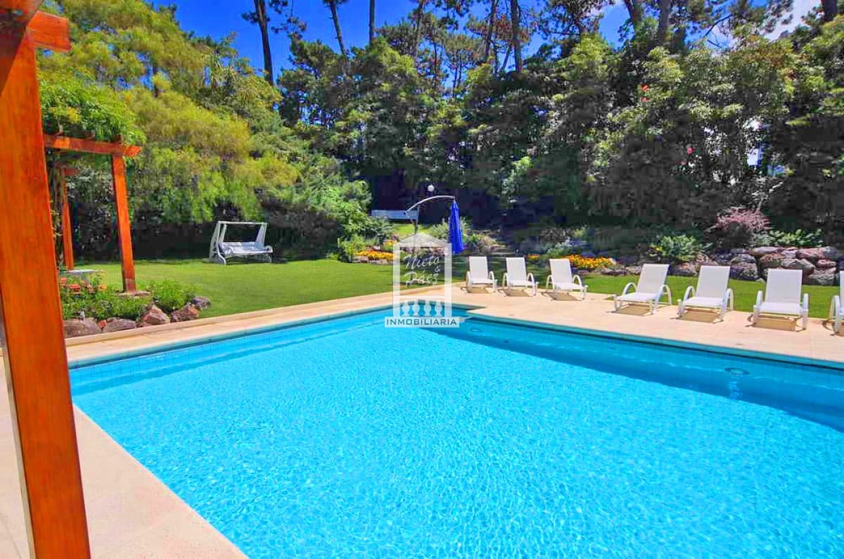 Espectacular residencia en la mansa. 500 m2 construidos.