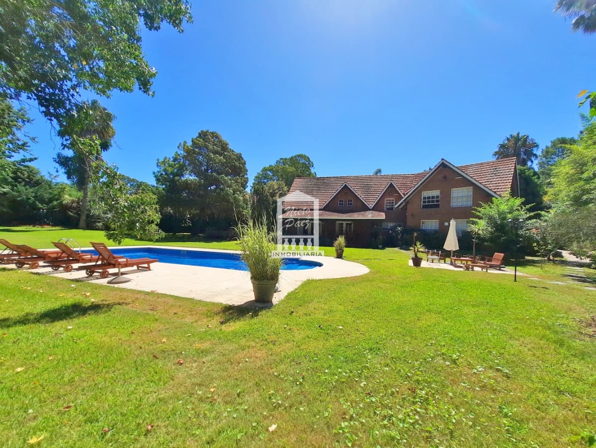 Mansión en el Golf. 684 m2 construidos, piscina climatizada, sauna seco, gimnasio.