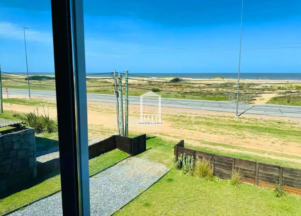 Primera fila sobre ruta 10, 3 dorm, piscina climatizada, barbacoa