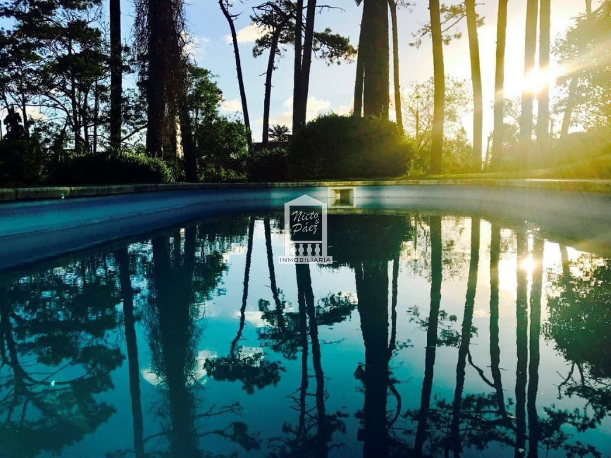 Una manzana completa, piscina, con proyecto de hotel aprobado