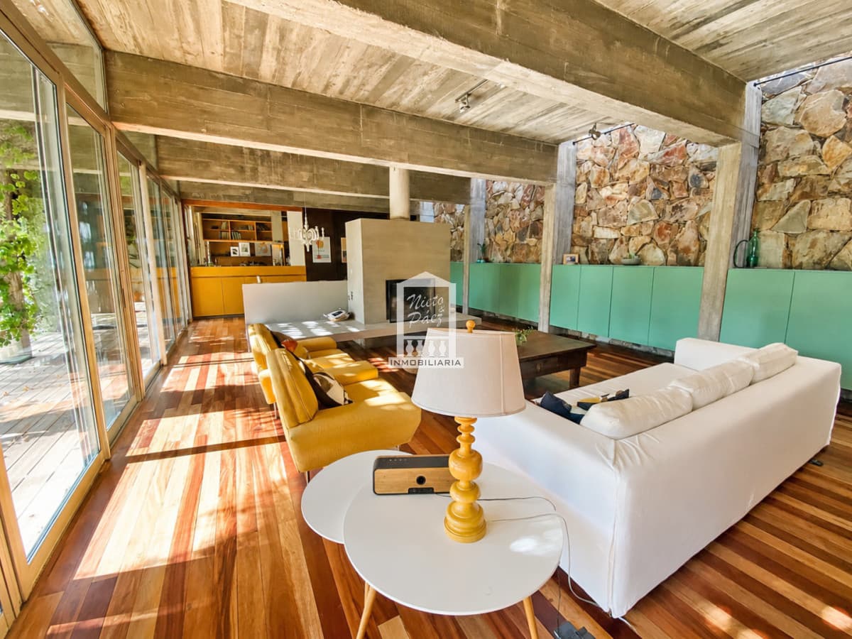 Barrio privado, 4 dorm, piscina climatizada.