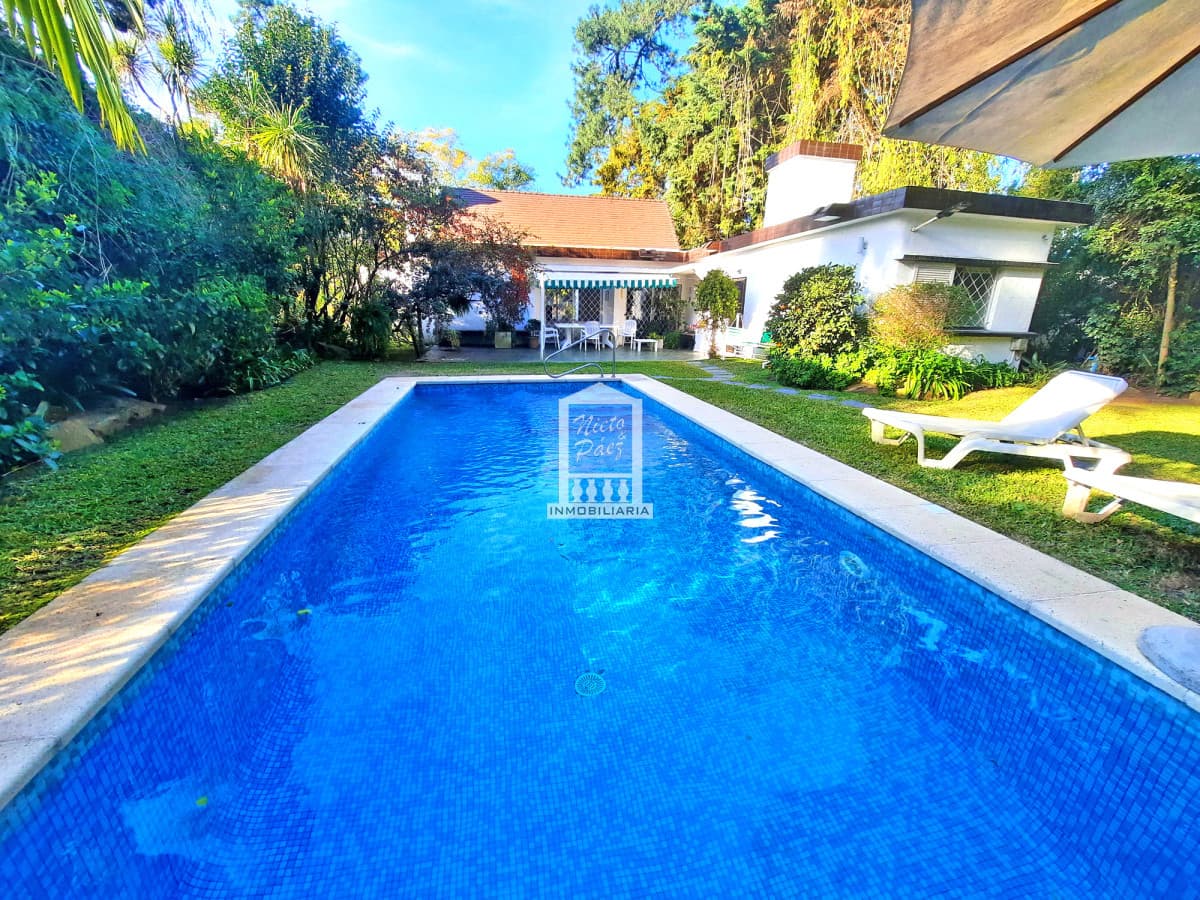 4 dorm y servicio. Losa radiante. Piscina climatizada