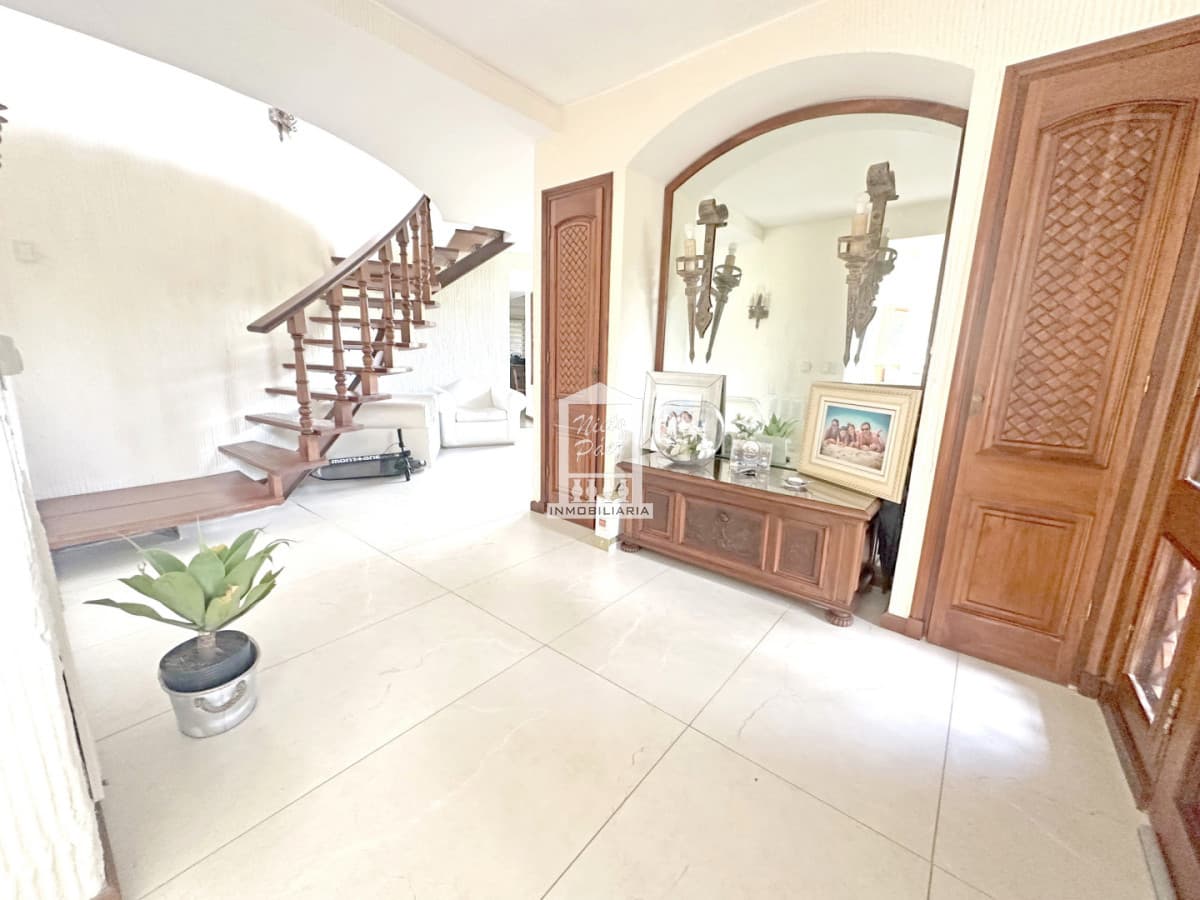 Importante casa en LUGANO, piscina climatizada, pronta para entrar.