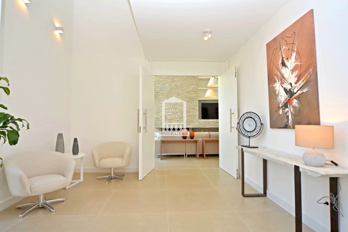Playa Mansa, Barrio Privado, 4 suites + servicio. Piscina climatizada