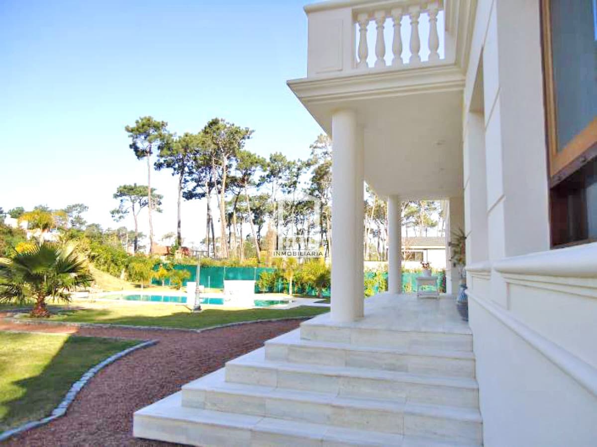 Playa Mansa, importante residencia 700 m2 construidos