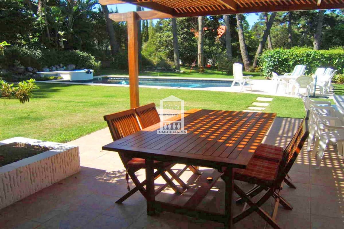 Playa Mansa, zona paradas, gran casa en altura en excelente entorno.