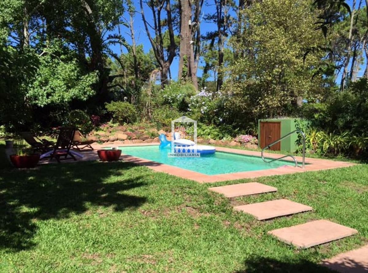 San Rafael, con piscina. Terreno alto con buena orientación