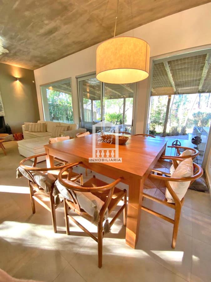 Exclusivo Barrio Privado en playa brava. Moderna casa pronta para entrar