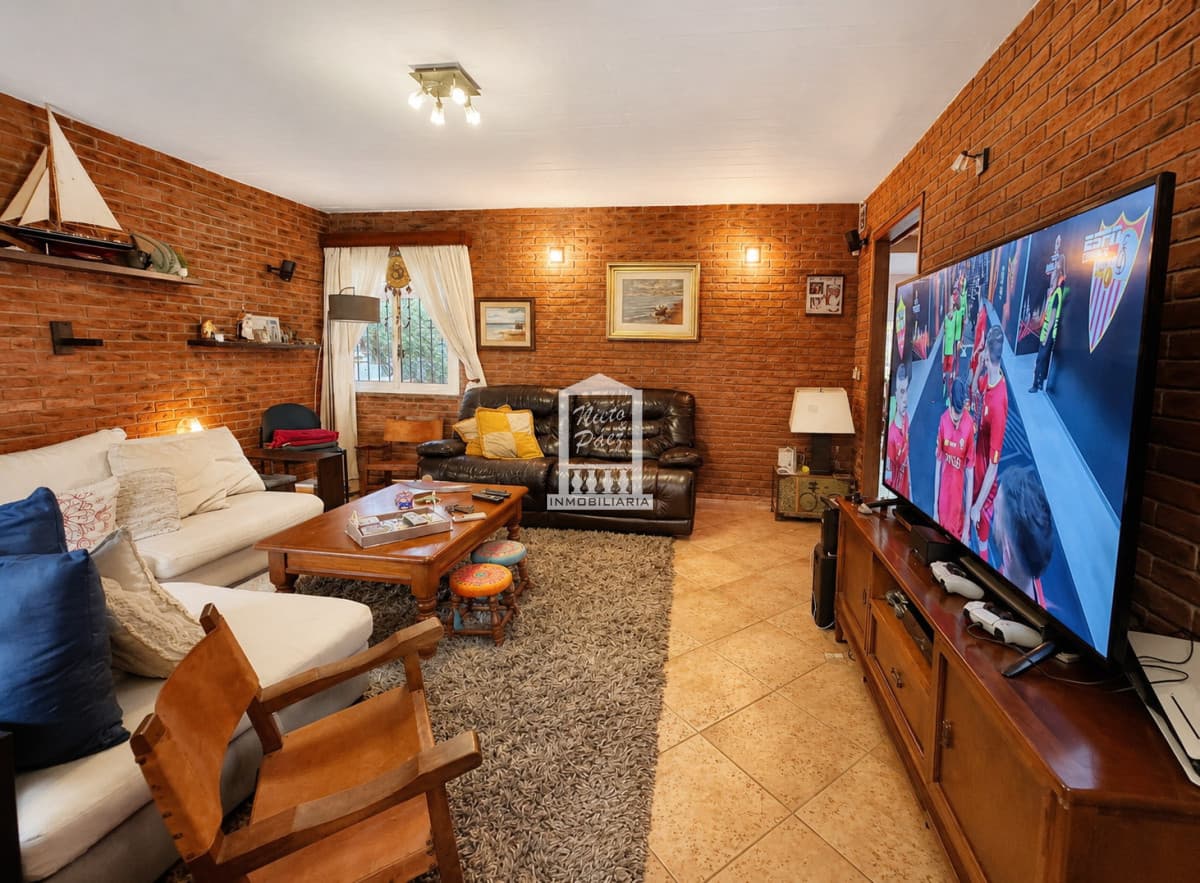 Casa sólida con piscina climatizada cerca de Playa Mansa