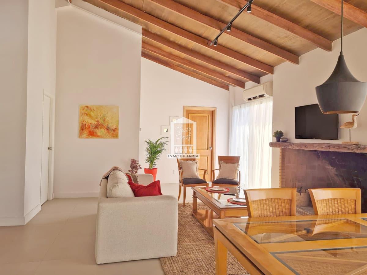 Barrio privado, 1.426 m2 de terreno. 4 dorm + escritorio.