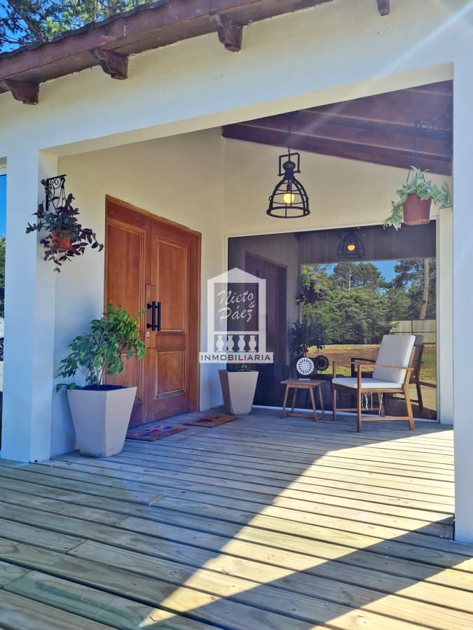 Barrio privado, 1.426 m2 de terreno. 4 dorm + escritorio.