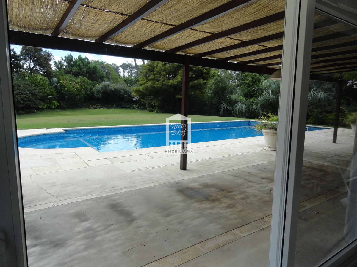 Mansión a metros del océano. Piscina climatizada
