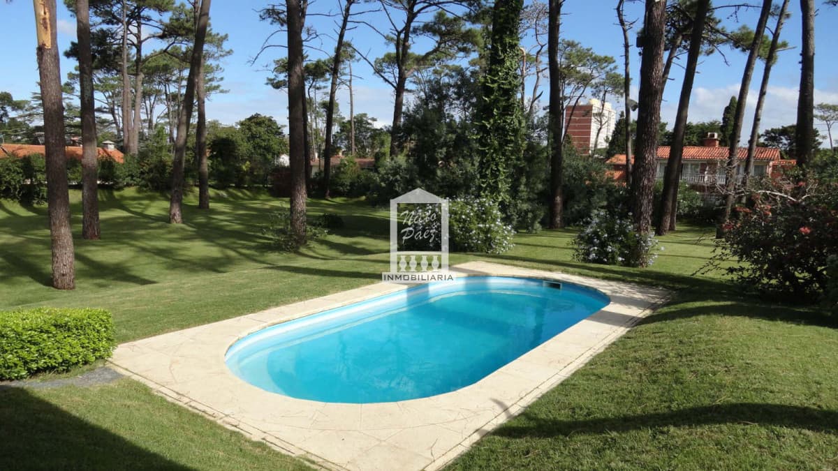 Una manzana completa, piscina, con proyecto de hotel aprobado