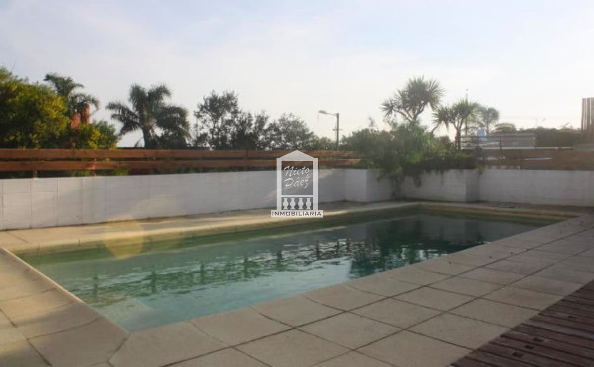 El chorro, con vista al mar.