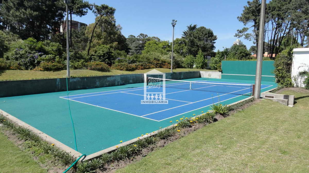 Lugano, 3.030 m2 con cancha de tenis