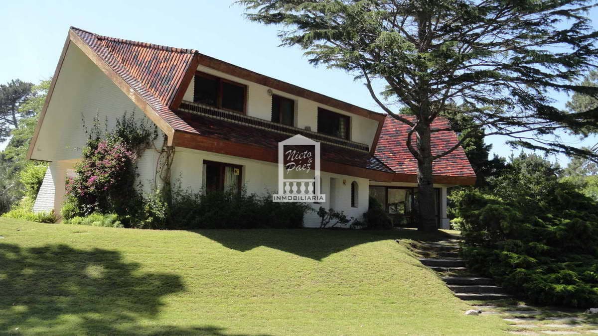 Lugano, 3.030 m2 con cancha de tenis