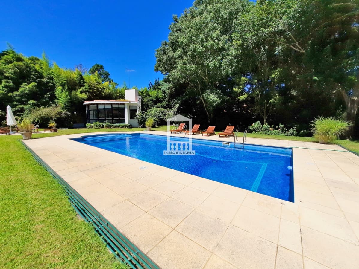 Mansión en el Golf. 684 m2 construidos, piscina climatizada, sauna seco, gimnasio.