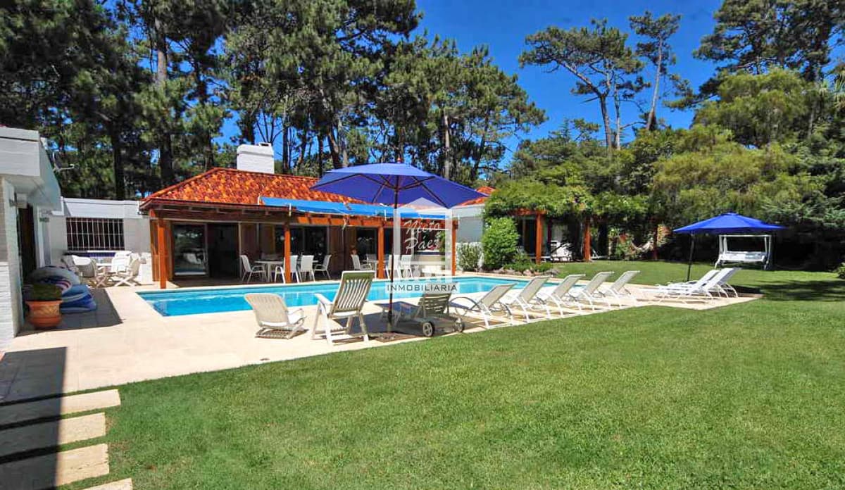 Espectacular residencia en la mansa. 500 m2 construidos.