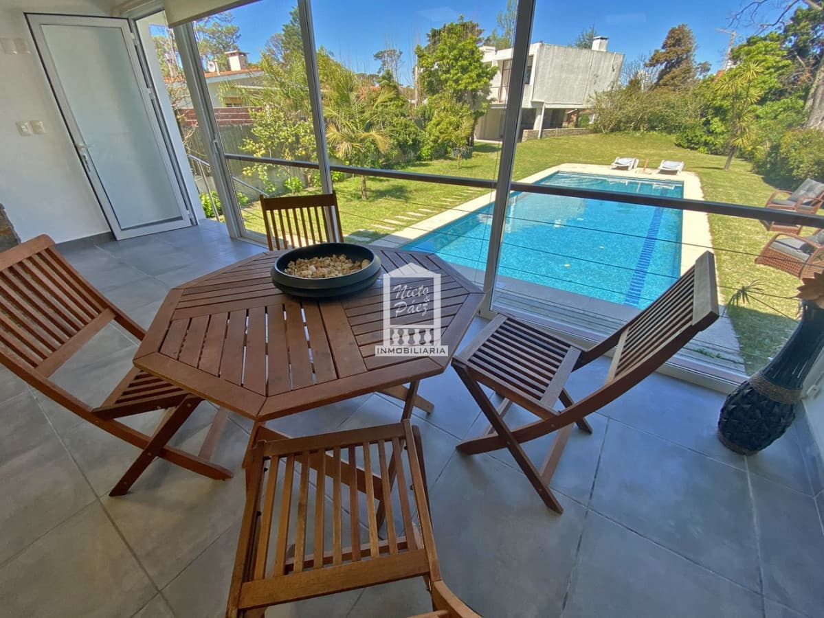 Playa Mansa, a metros del mar, piscina, barbacoa, gran jardín