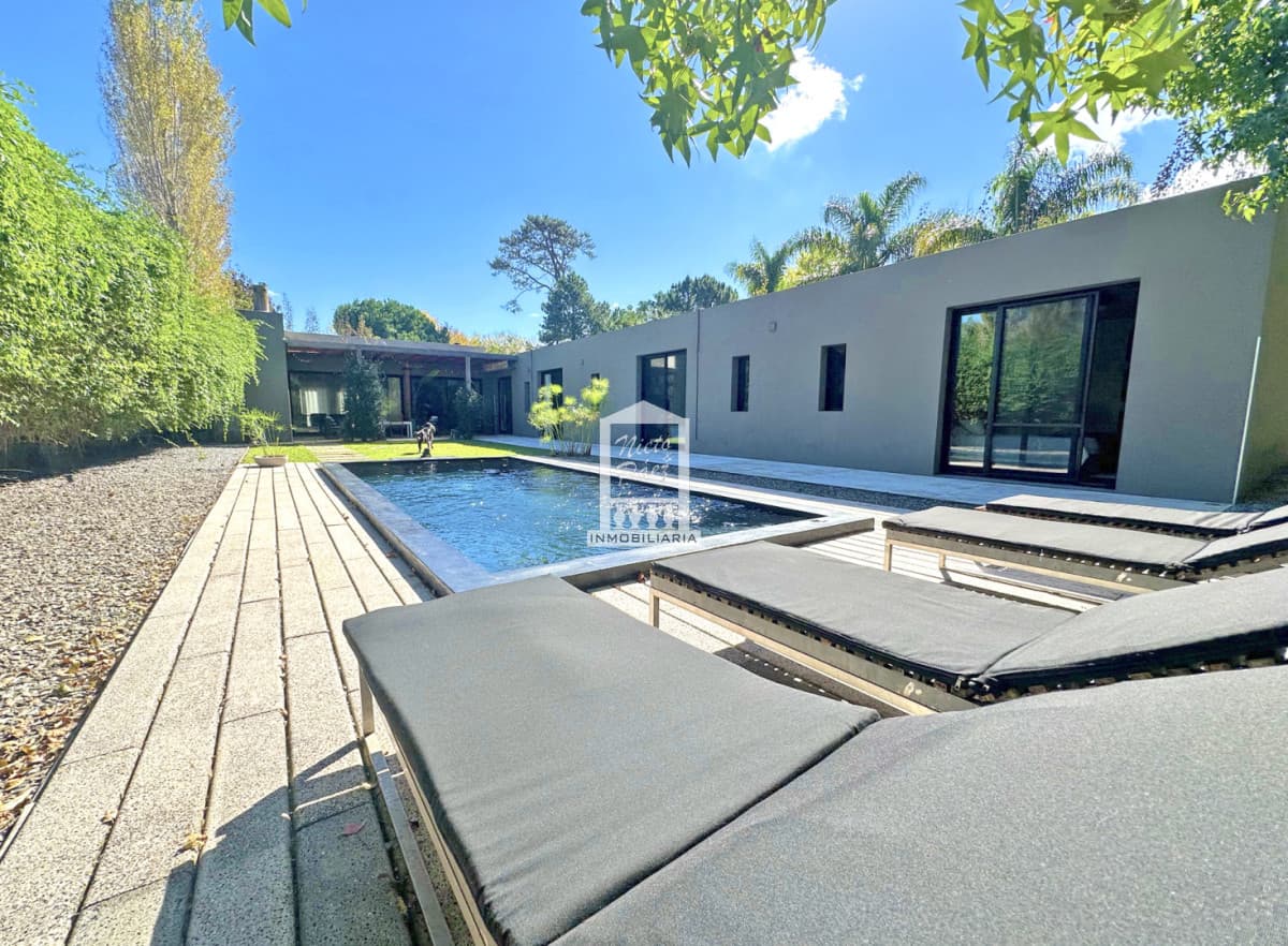 Barrio Privado, 3 dorm y servicio. Piscina