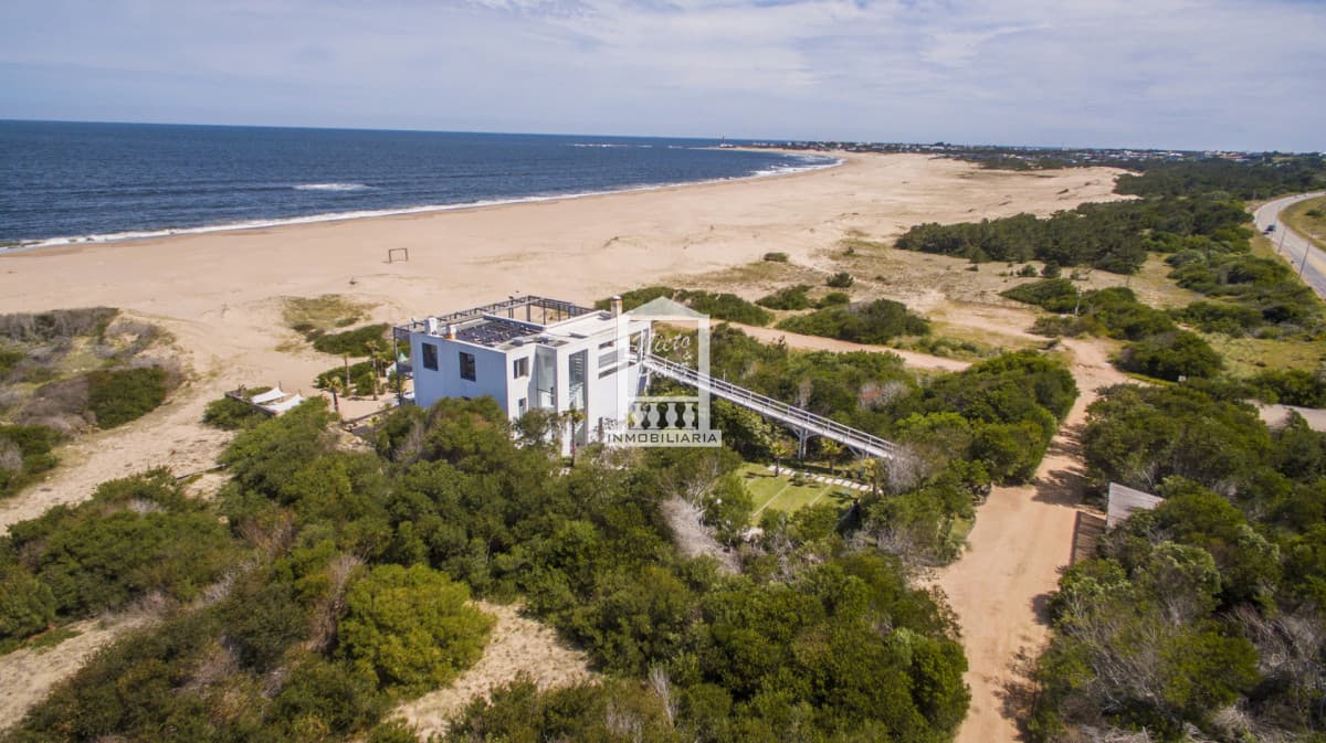 José Ignacio, sobre la arena. 2 piscinas