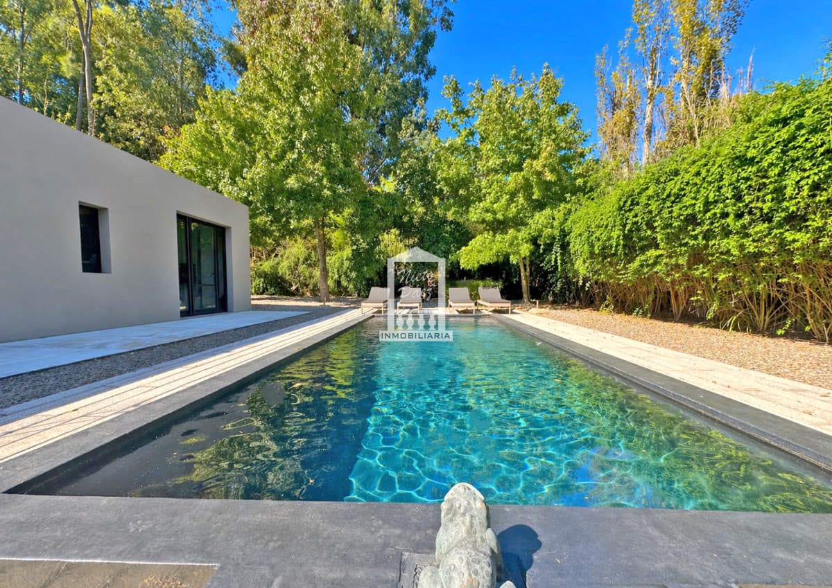 Barrio Privado, 3 dorm y servicio. Piscina