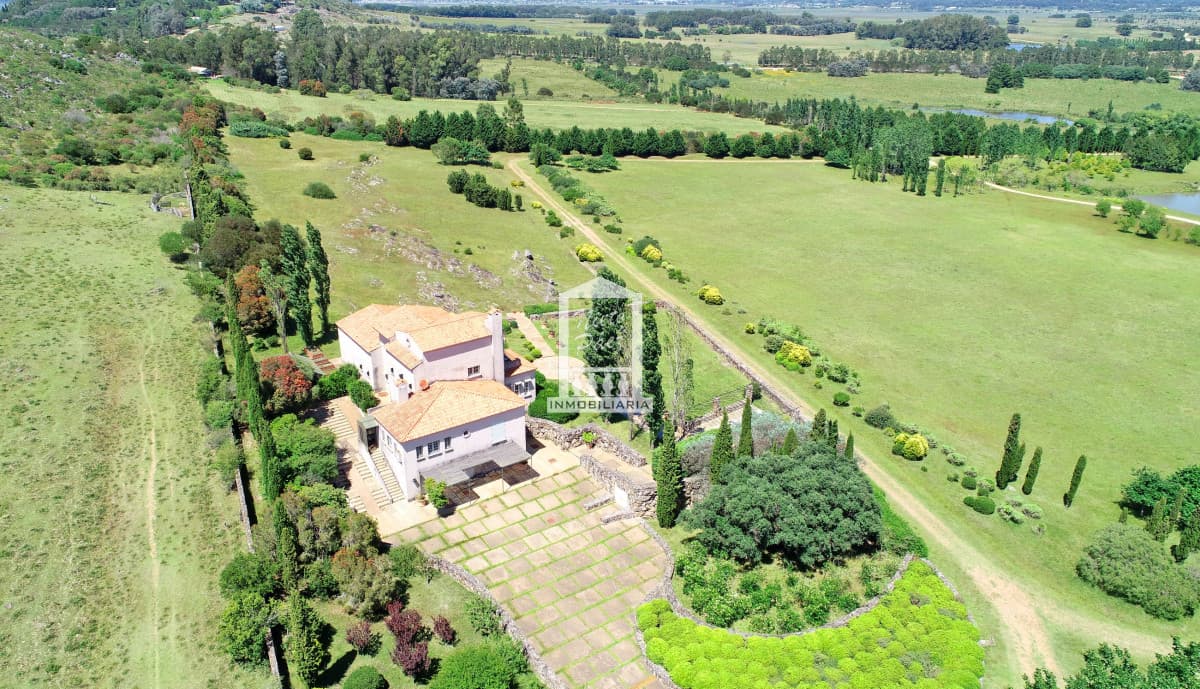 Majestuosa chacra Toscana Style!! 1.500 m2 construidos.