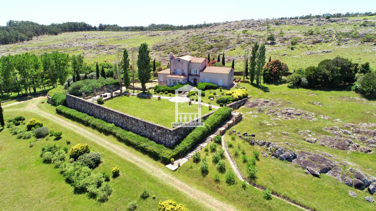 Majestuosa chacra Toscana Style!! 1.500 m2 construidos.