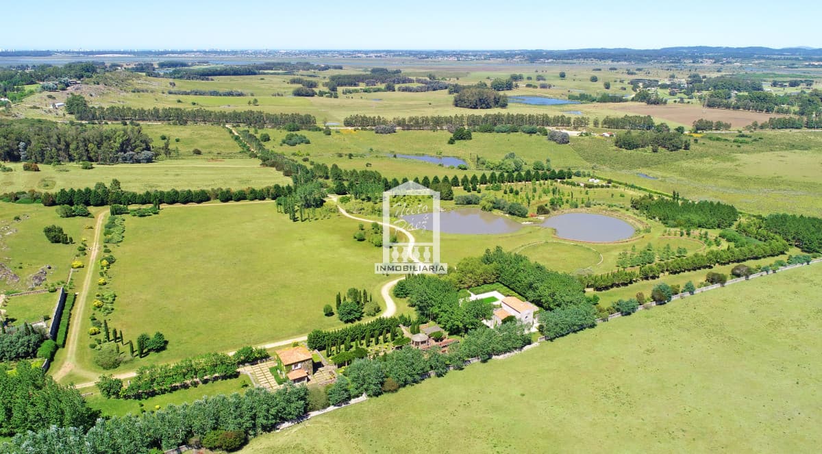 Majestuosa chacra Toscana Style!! 1.500 m2 construidos.