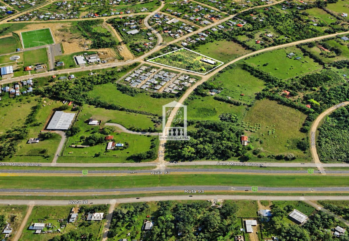 7.982 m2 de terreno con galpón