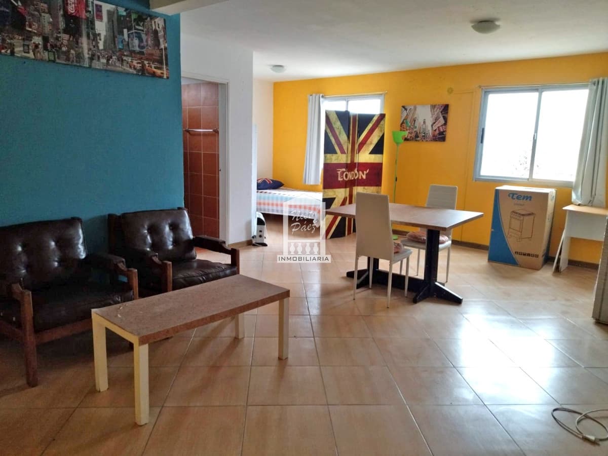 Edificio entero en venta con renta, 11 apartamentos.