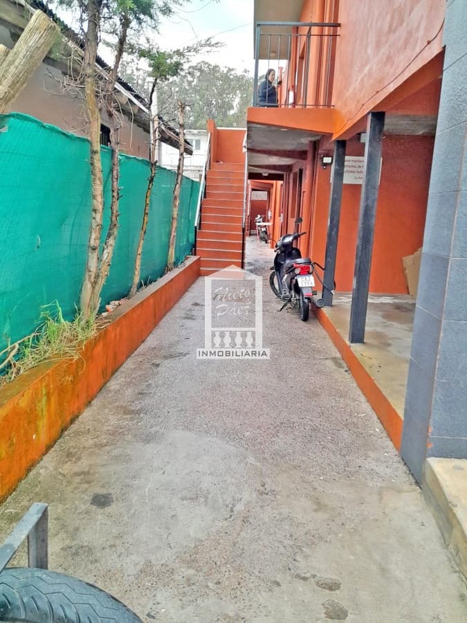 Edificio entero en venta con renta, 11 apartamentos.