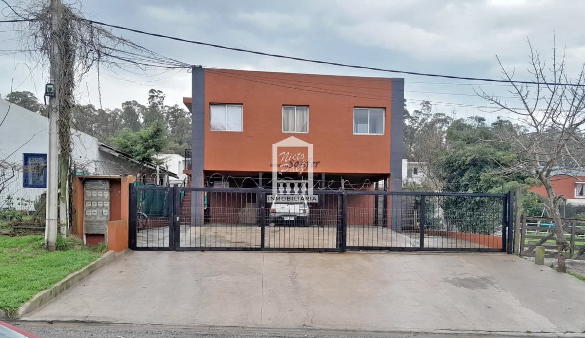 Edificio entero en venta con renta, 11 apartamentos.
