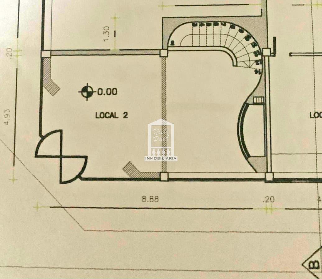 Increíble local en importante esquina sobre Gorlero