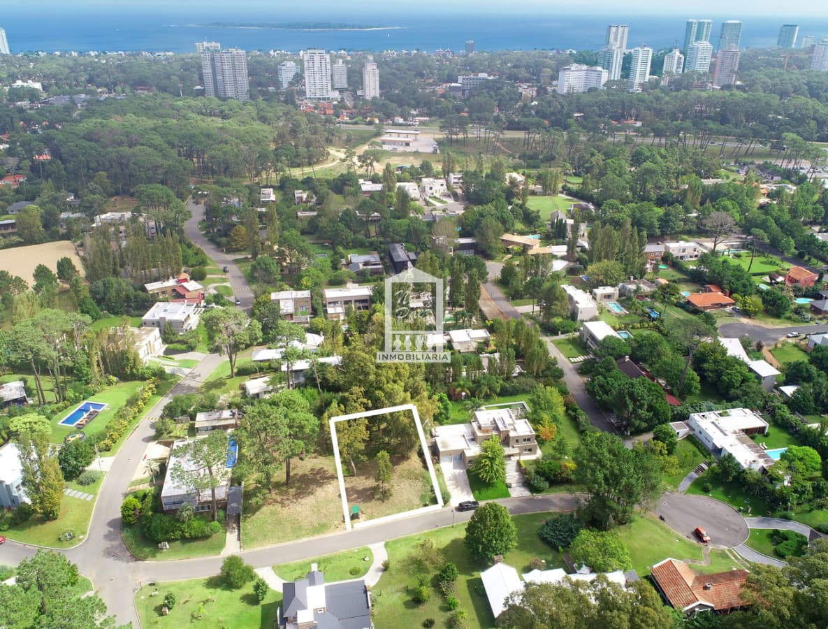 La Arbolada, Barrio Privado, lote alto en el corazón del barrio.