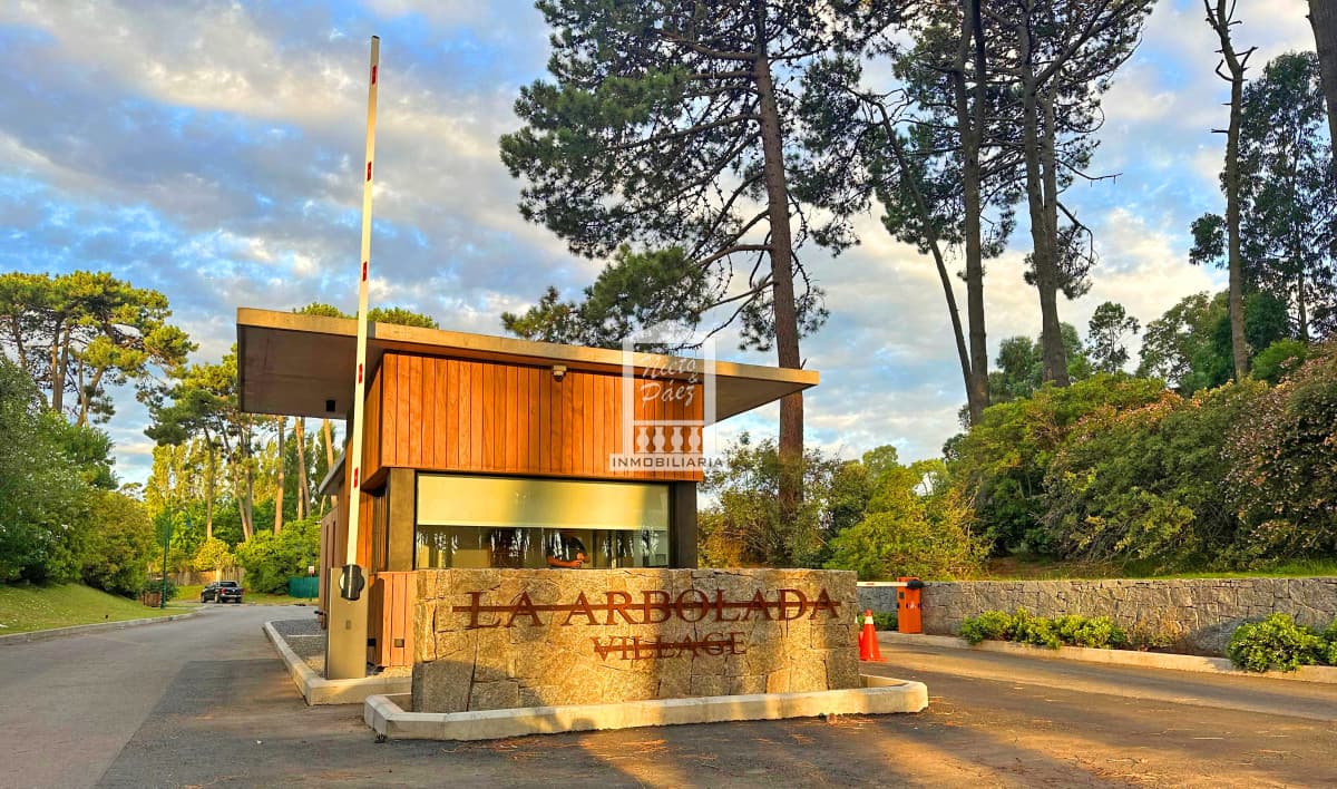 La Arbolada, Barrio Privado, lote alto en el corazón del barrio.